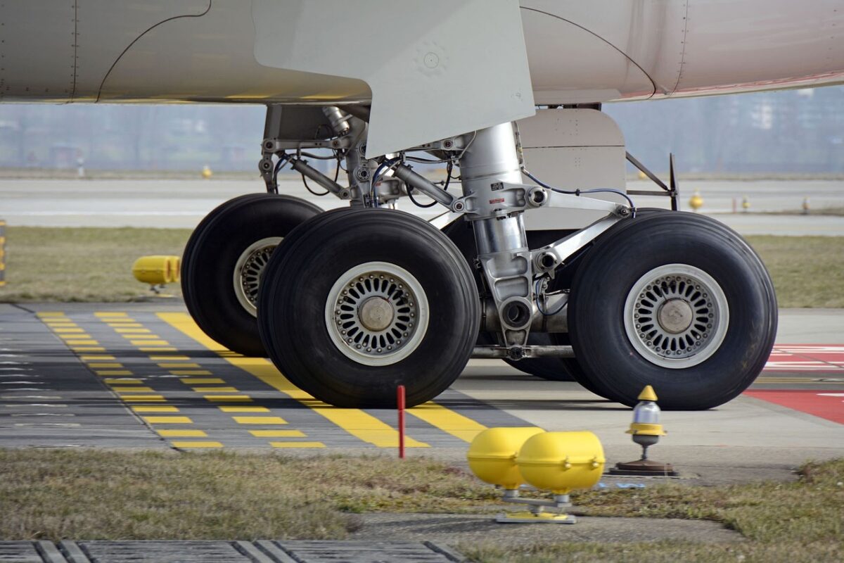 Aeroplane landing gear on runway